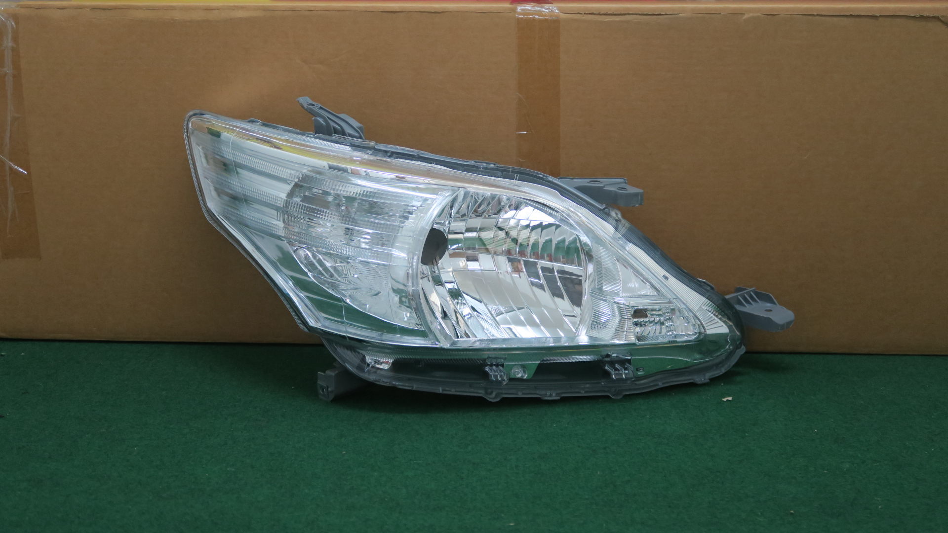 TOYOTA INNOVA 2011-2015 TGN40 HEAD LAMP RH