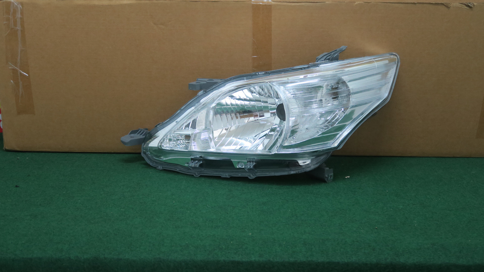 TOYOTA INNOVA 2011-2015 TGN40 HEAD LAMP LH